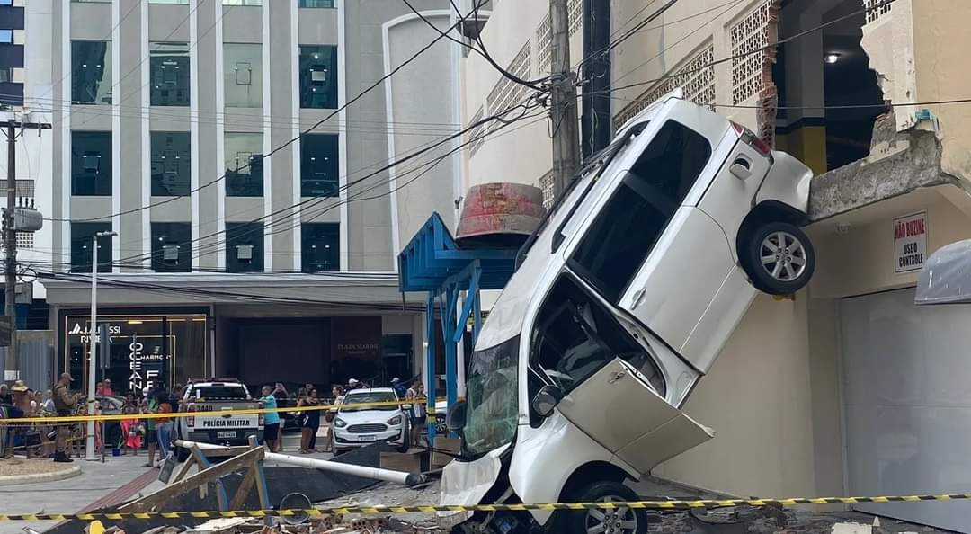 carro caiu
