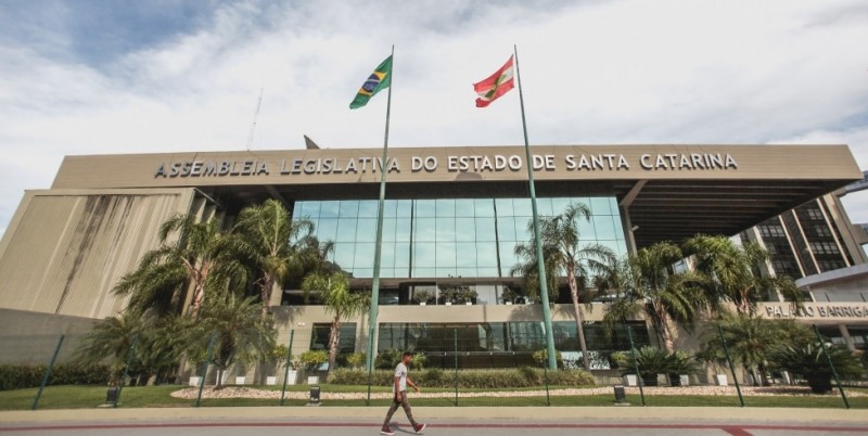 alesc-se-manifesta-quanto-a-mandado-de-busca-e-apreensao-cumprido-nesta-manha