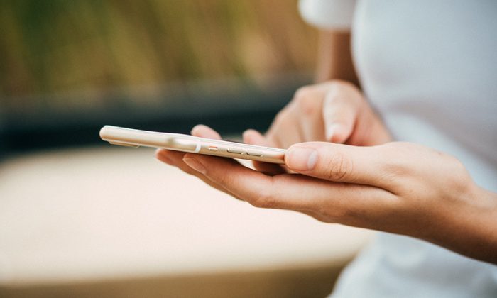 celular-mão-700x420