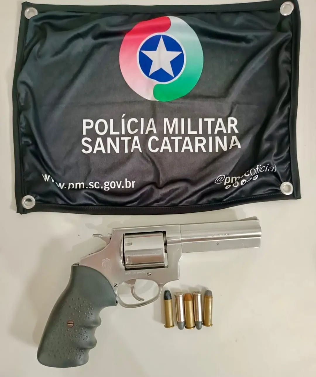 pistola apreendida pela polícia