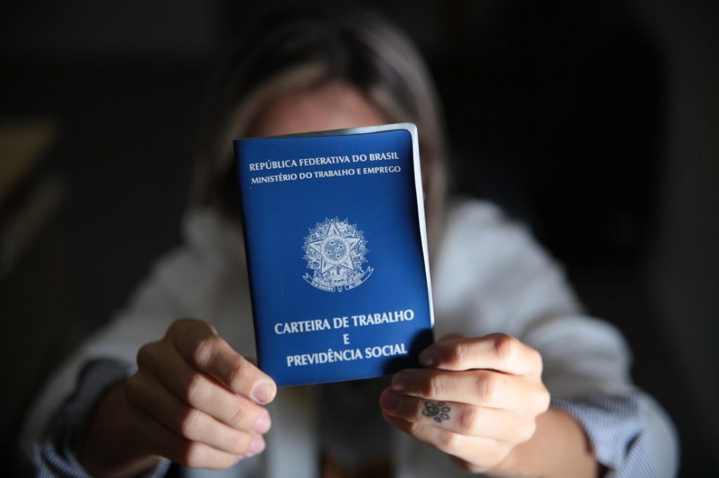carteira-de-trabalho-1024x682