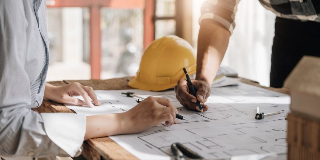 desenho-de-reuniao-de-trabalho-em-equipe-de-engenheiro-trabalhando-na-reuniao-de-projeto-para-o-projeto-que-trabalha-com-o-parceiro-na-construcao-de-modelos-e-ferramentas-de-engenharia-no-lo