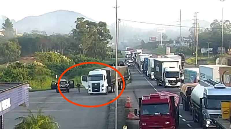 motorista_pula_caminhao