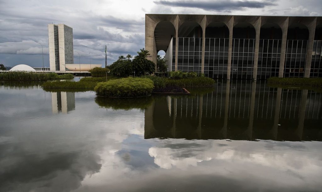 brasilia_60_anos_espelho_itamaraty_0420202398_2-1024x613