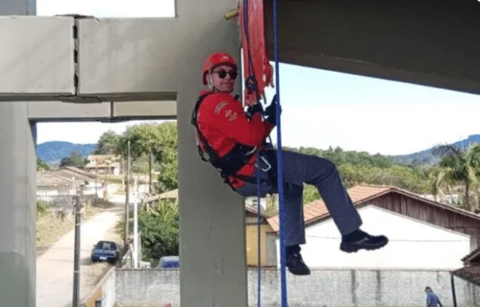 passarela pedras brancas