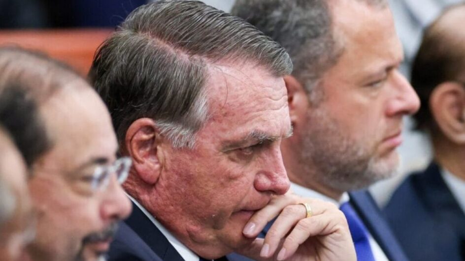 Bolsonaro-no-banco-dos-reus-944x531
