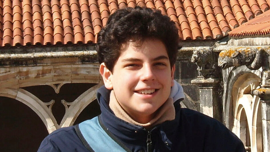 Carlo-Acutis-primeiro-santo-millennial-tem-canonizacao-aprovada-por-papa-Francisco-944x531