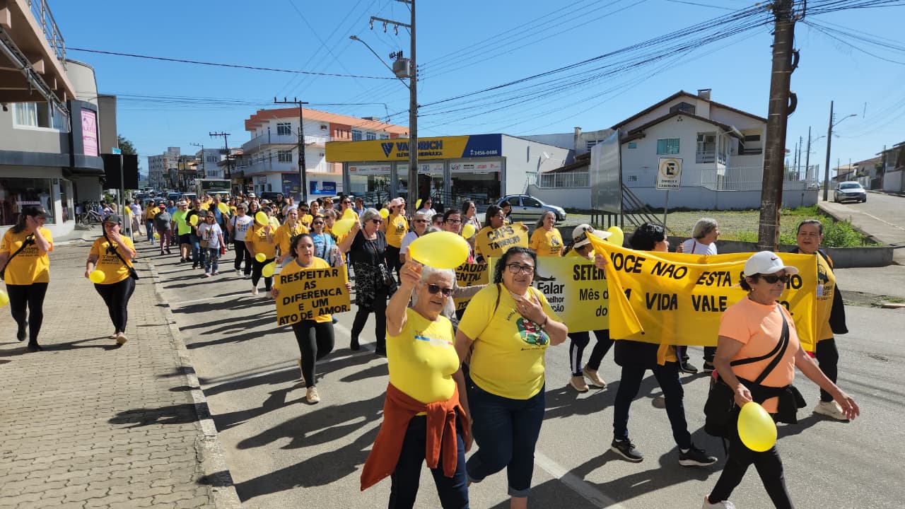 amarelo