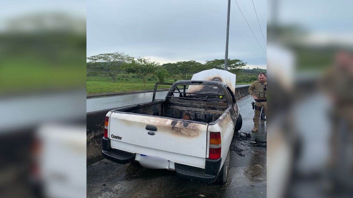 Corpo-carbonizado-e-encontrado-dentro-de-carro-em-chamas-Joinville-2