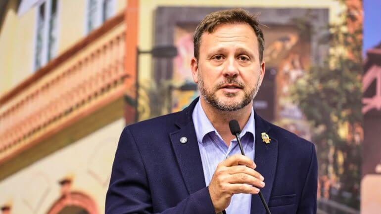 Prefeito-Adriano-Silva-Foto-Mauro-Schlieck-CVJ-770x433