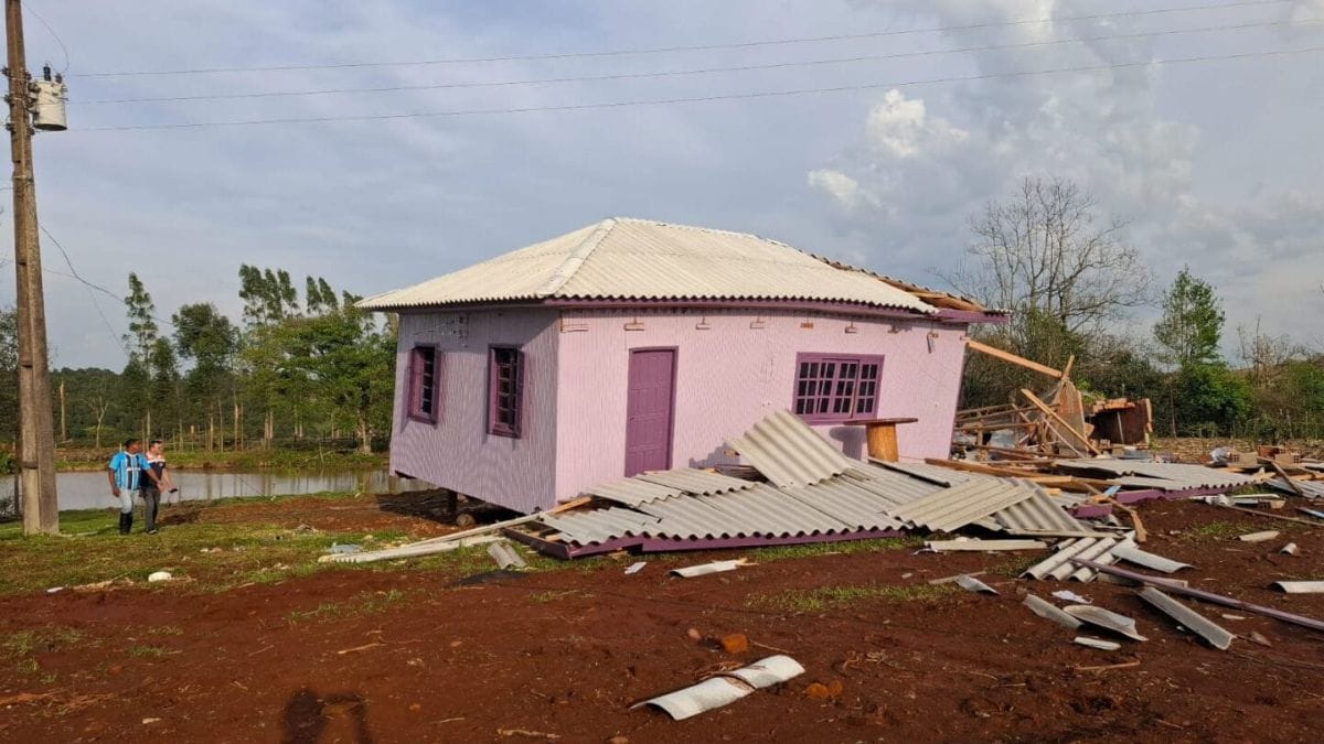 Tornado-em-Barra-Bonita-Foto-Defesa-Civil-Divulacao