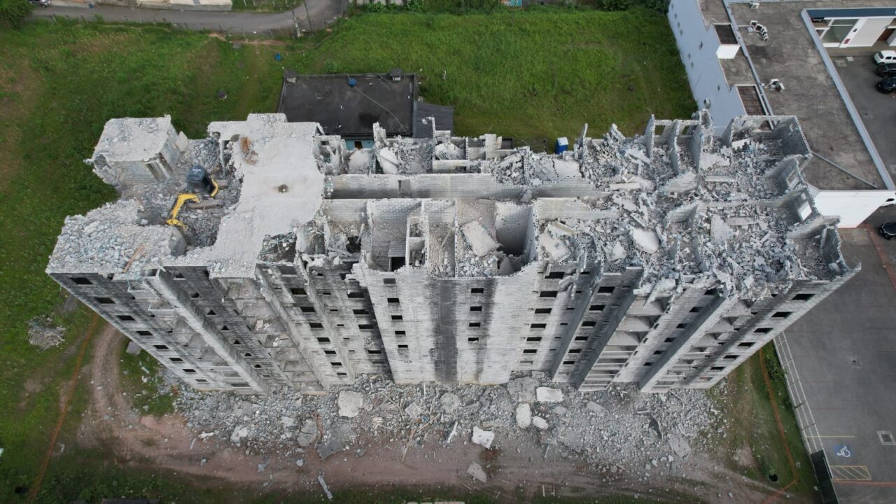 demolicao-predio-itoupava-norte-7-1