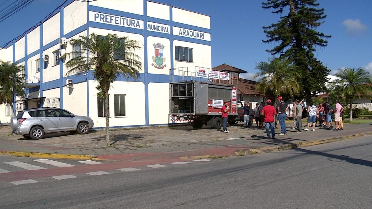 1Geladeiras-vazias-motoristas-denunciam-que-estao-sem-receber-salarios-em-Araquari-3