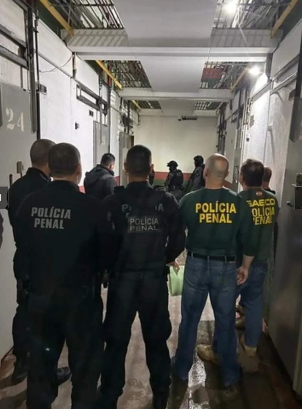 Médico atira em policial